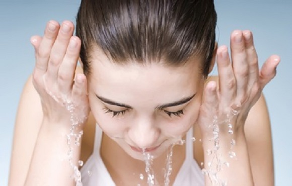 How To Wash Your Face Properly With Soap ?