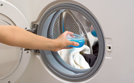 The Difference Between Laundry Liquid and Washing Powder